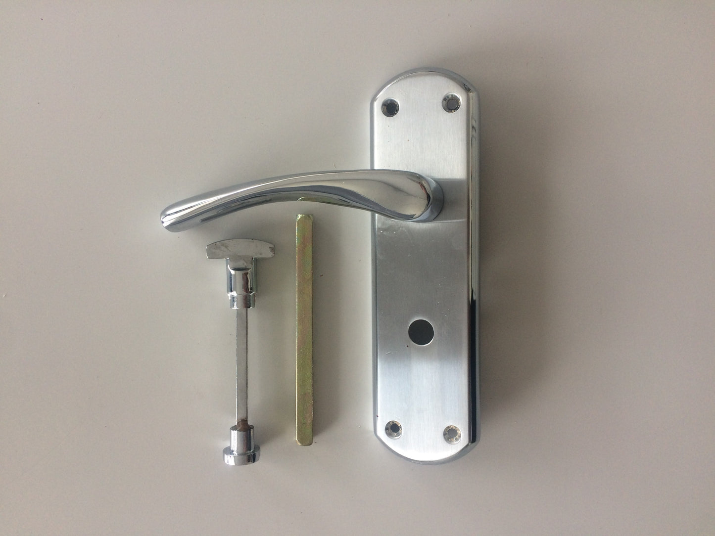 SONNATO VERONA LEVER ON PLATE SATIN CHROME BATHROOM