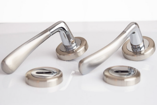 Sonnato Florence Satin Chrome Lever On Rose C/W Escutcheon - Woodworkers.ie -