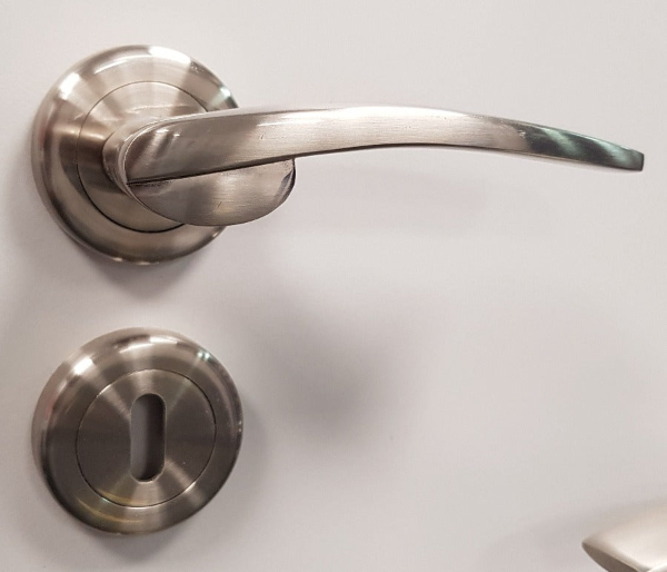Sonnato Monza Satin Chrome Lever On Rose C/W Escutcheon - Woodworkers.ie -