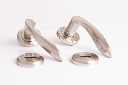 Sonnato Pieta Satin Chrome Lever On Rose C/W Lock & Escutcheon - Woodworkers.ie -