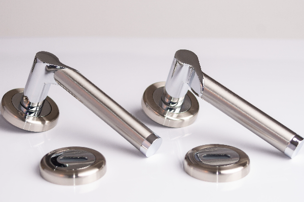 Sonnato Rona Satin Chrome Lever On Rose C/W Escutcheon - Woodworkers.ie -