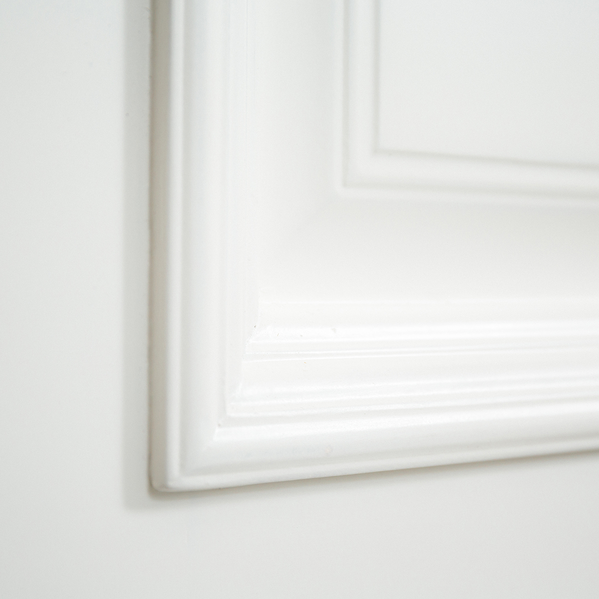 MONROE WHITE PRIMED 2P BOLECTION DOOR