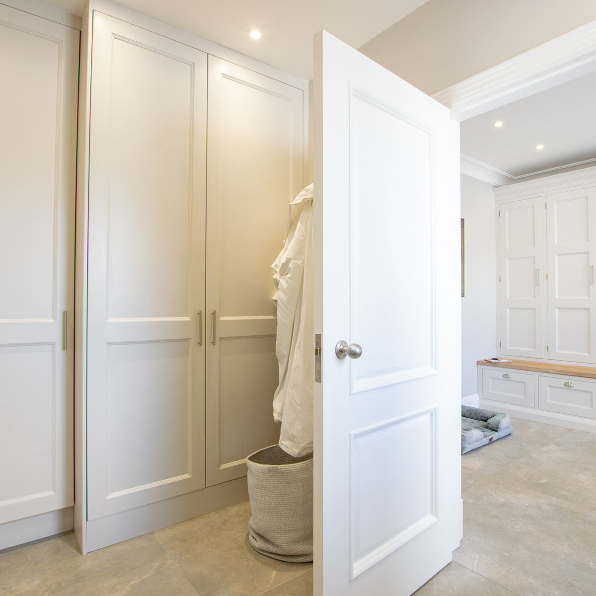 MONROE WHITE PRIMED 2P BOLECTION DOOR