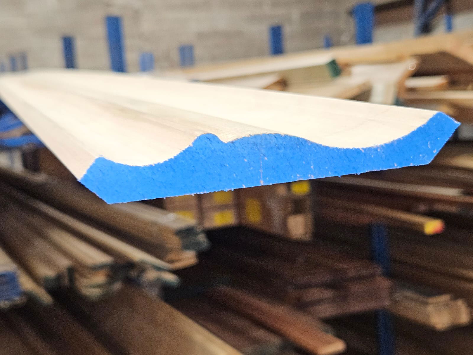 POPLAR MOULDED CORNICE  132 X 20    PER  4.85MT