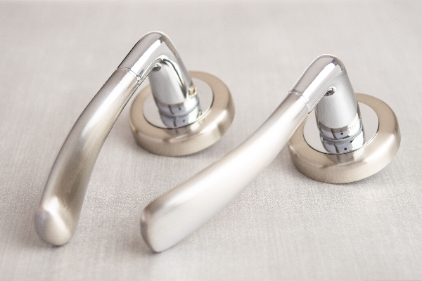Sonnato Florence Satin Chrome Lever On Rose Wc Bathroom Turn - Woodworkers.ie - 